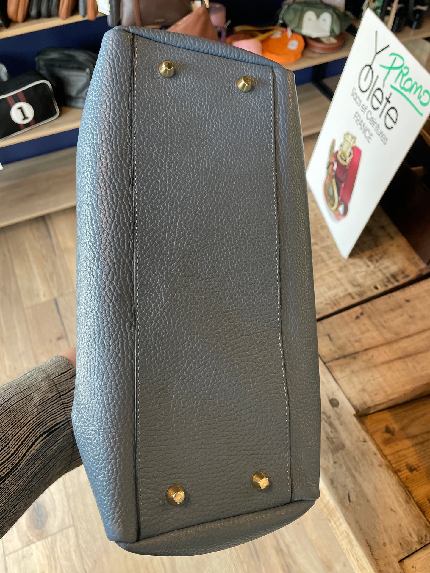 Sac à main en cuir grainé bleu jean