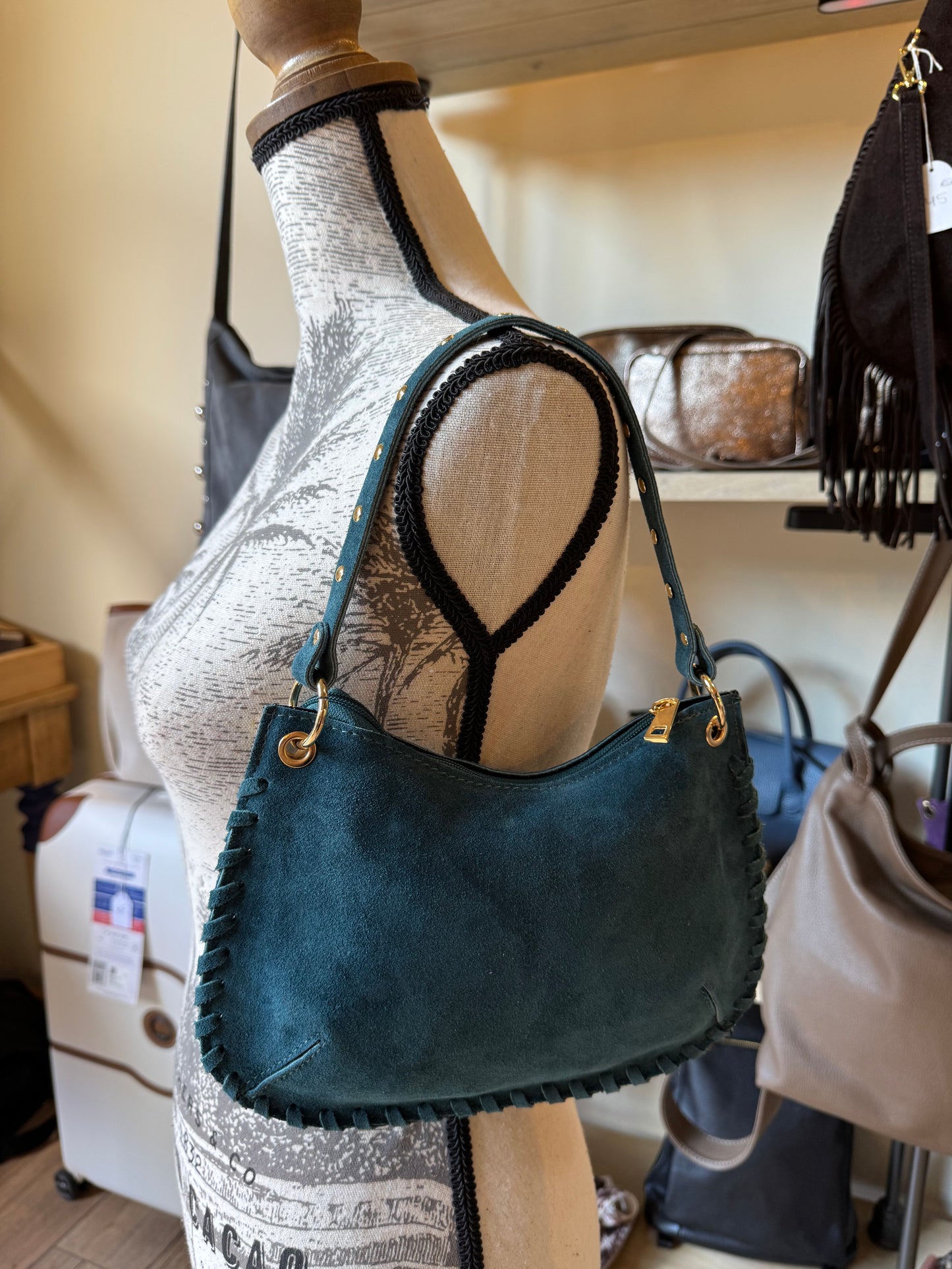 Sac format pochette Claire en daim et rivets (coloris bleu\vert)