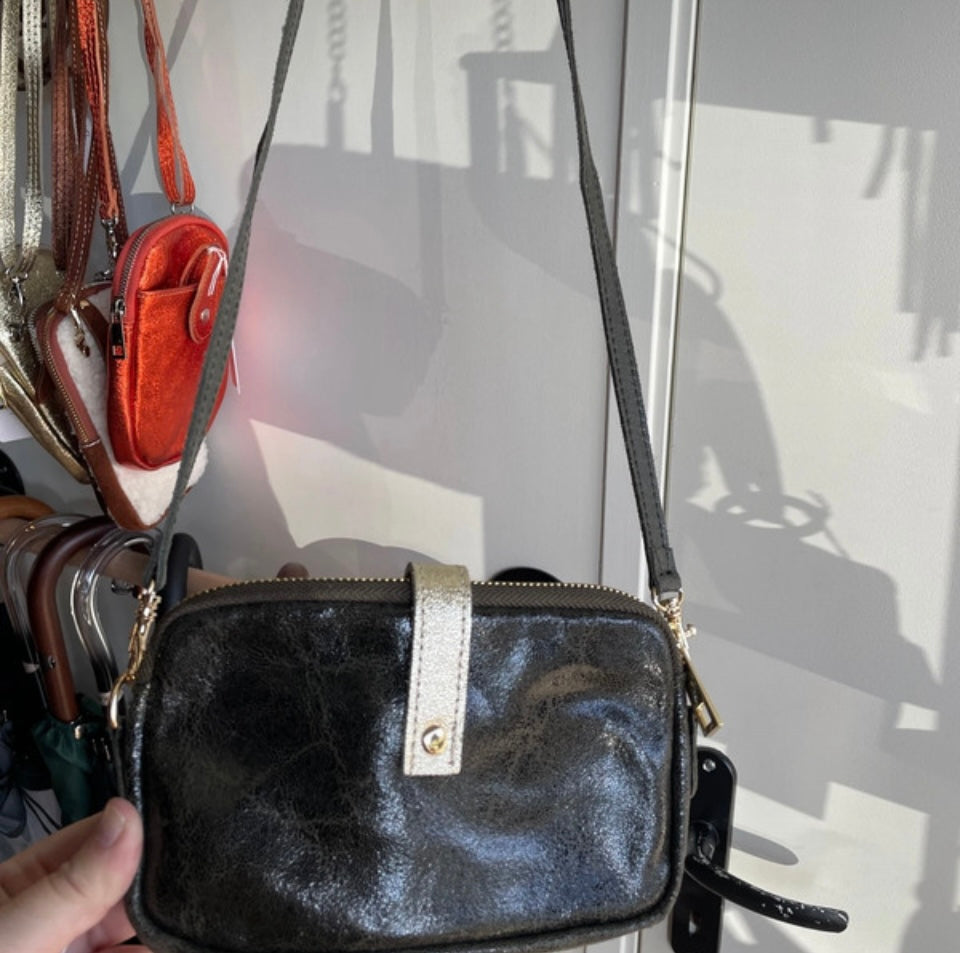 Porte téléphone micro sac en cuir kaki et or