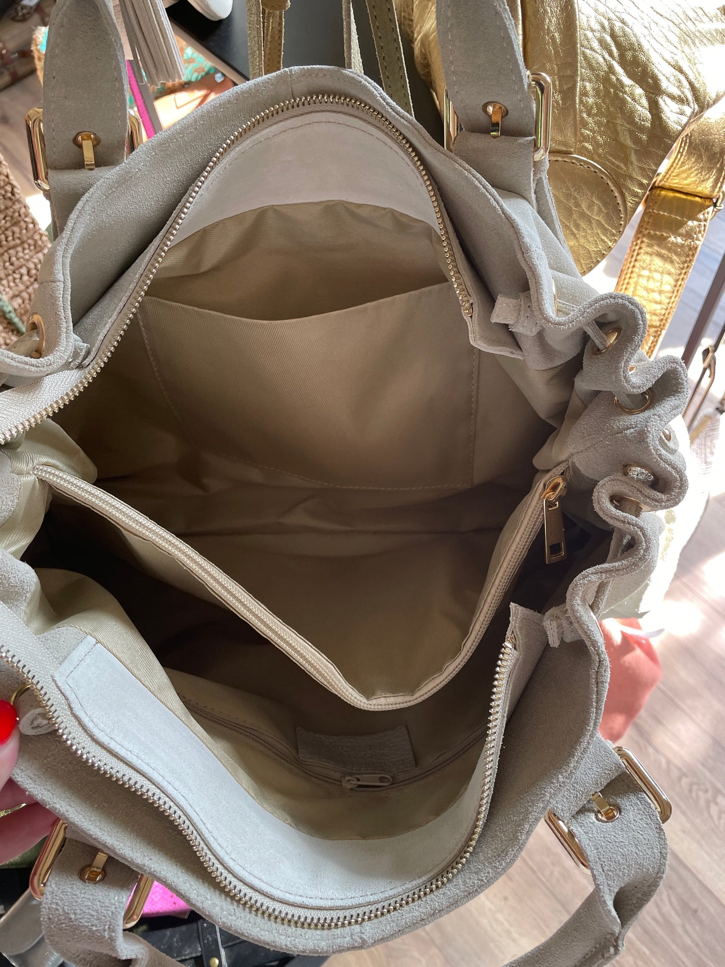 Sac Carla en cuir suédé ( beige très clair)