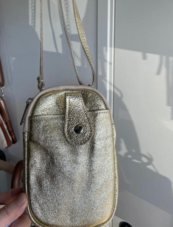 Porte téléphone en cuir irisé doré