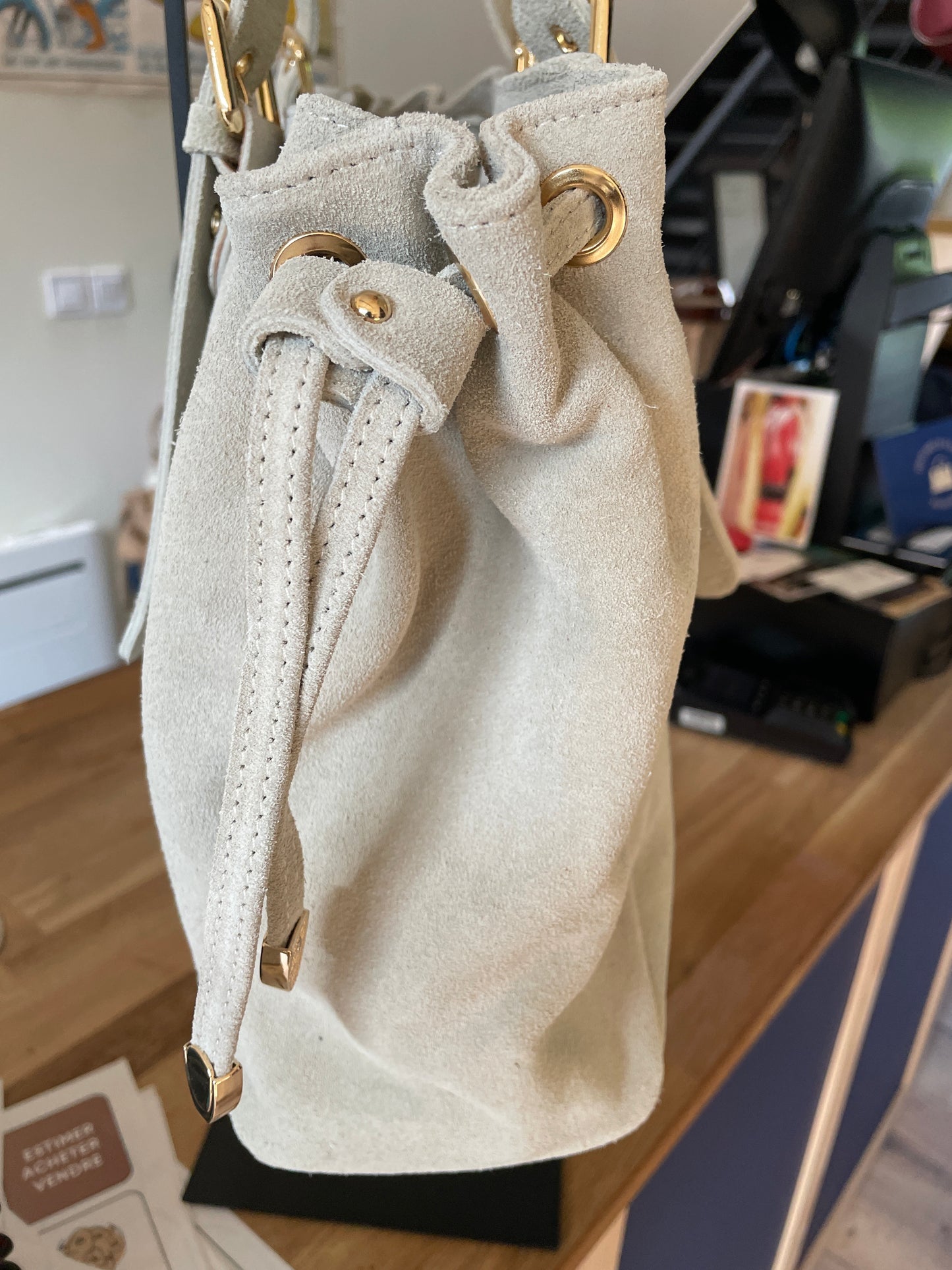 Sac Carla en cuir suédé ( beige très clair)