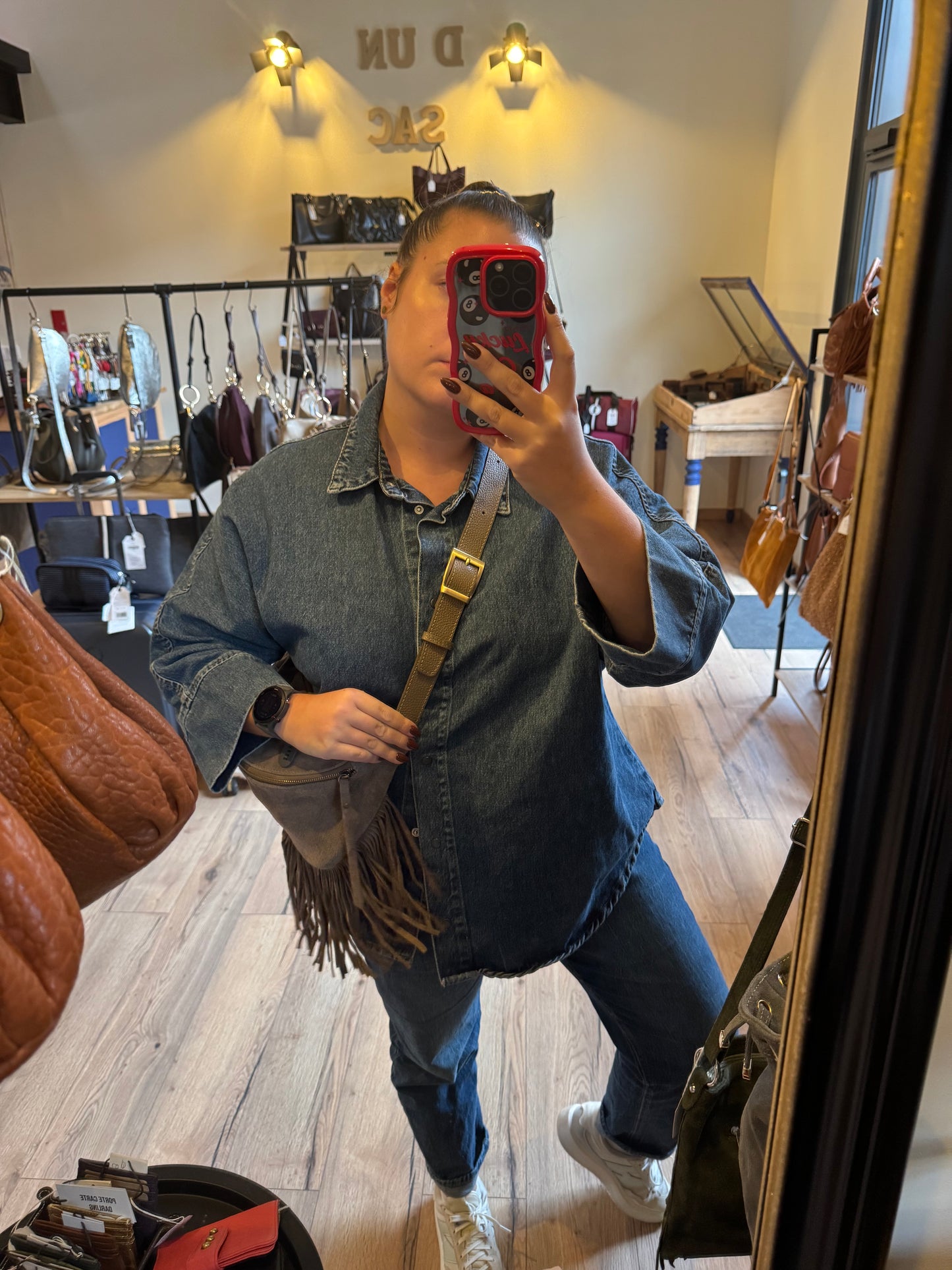 Banane Happy en daim et cuir avec franges coloris taupe