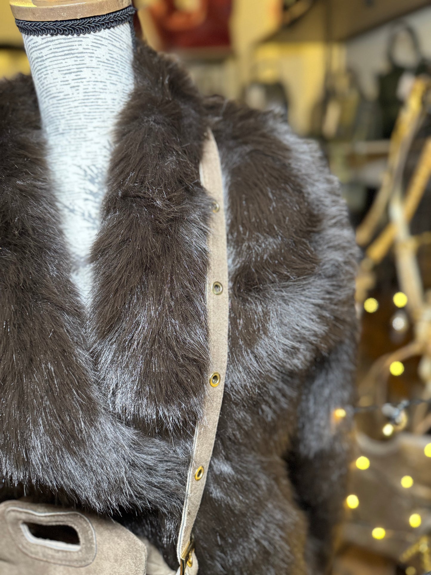 Sac Manon en daim et franges coloris taupe