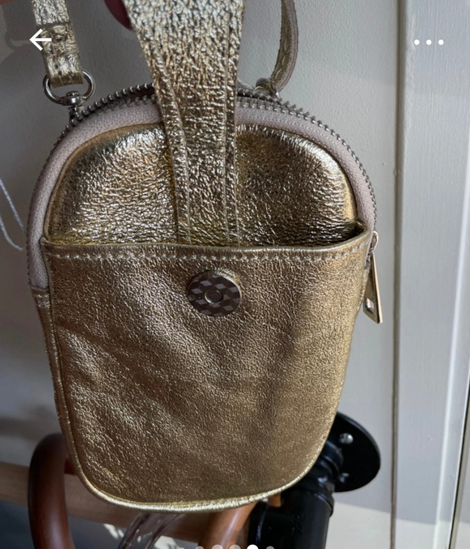 Porte téléphone en cuir irisé doré