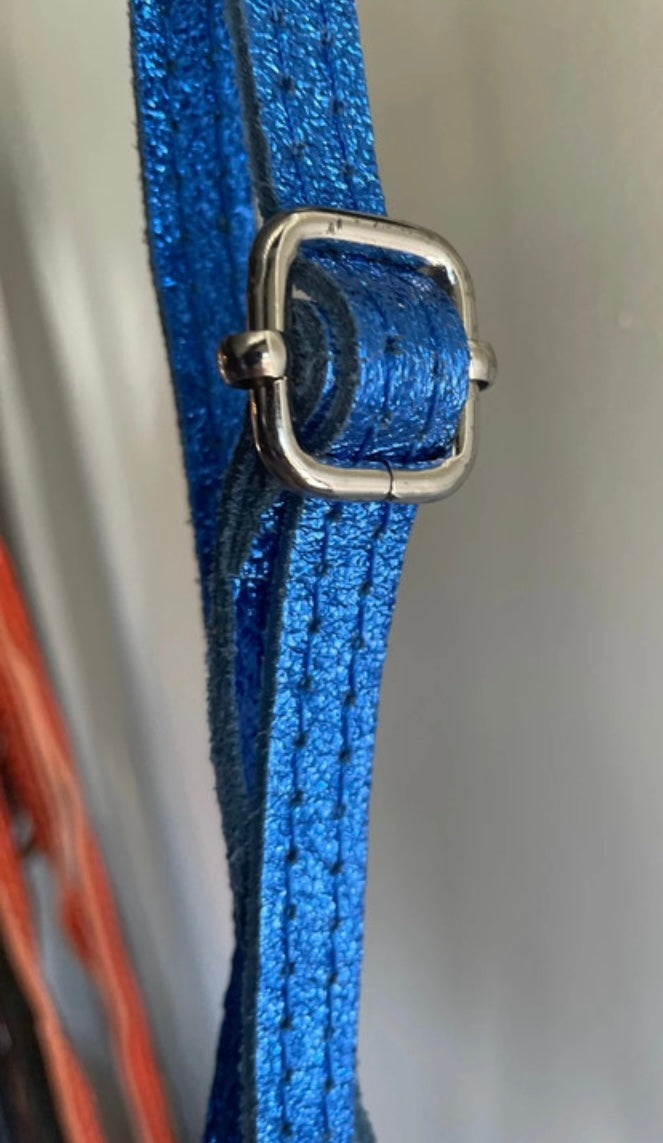 Porte téléphone en cuir irisé bleu dur