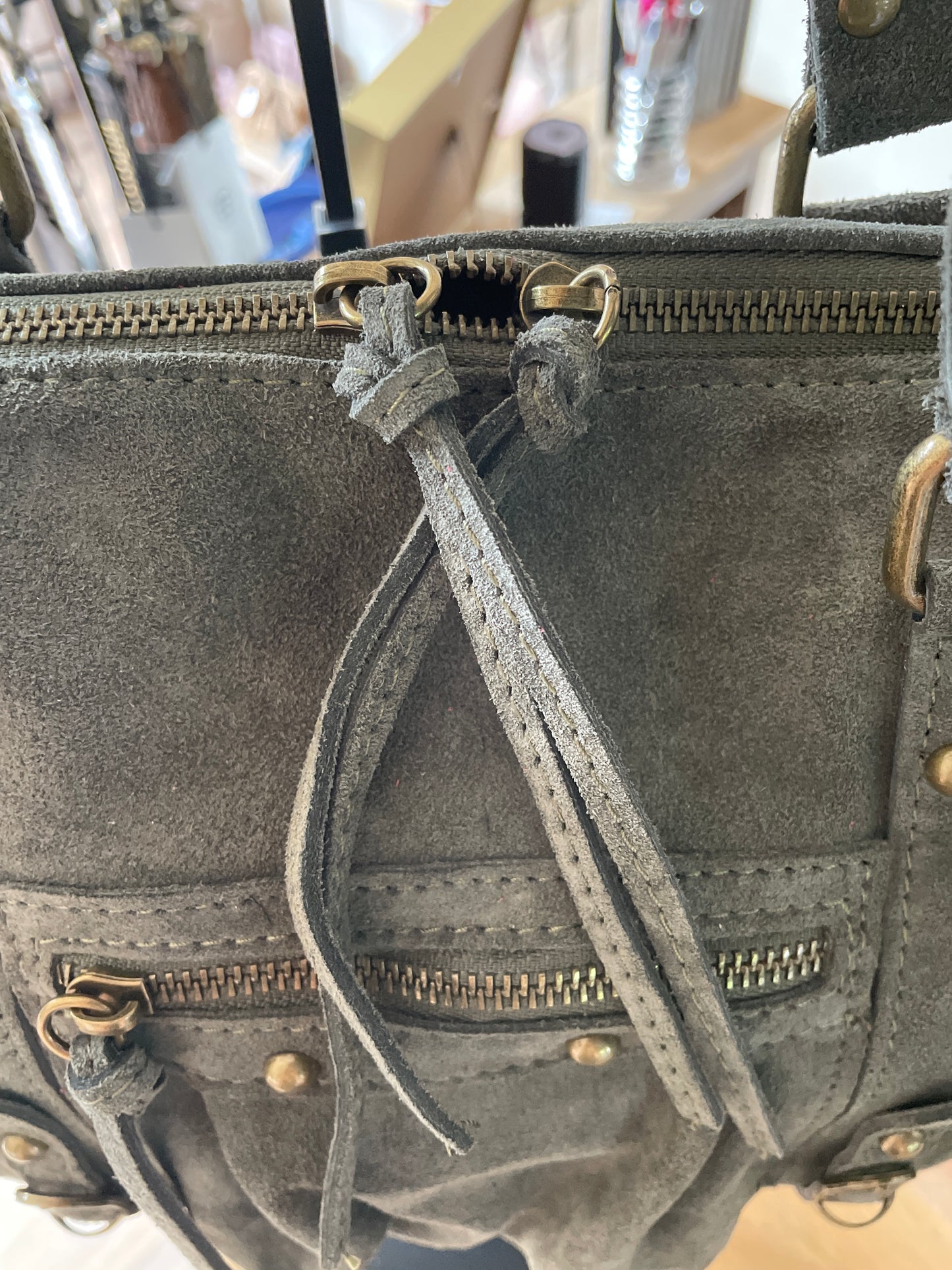Sac Amandine moyen en cuir suédé (coloris kaki)