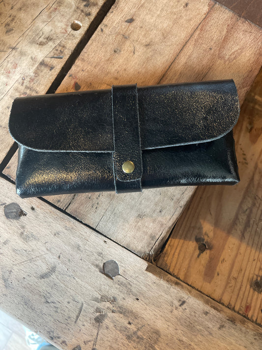 Étui à lunettes en cuir noir irisé