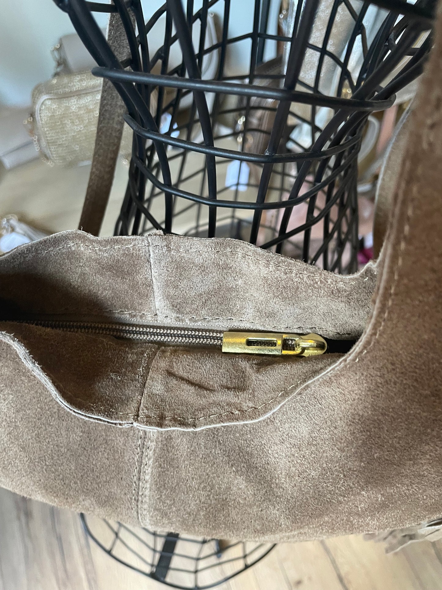 Sac Giulia en cuir suédé et franges (coloris taupe)