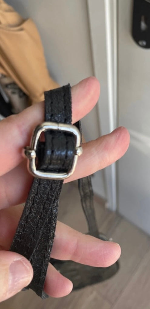 Porte téléphone en cuir irisé noir