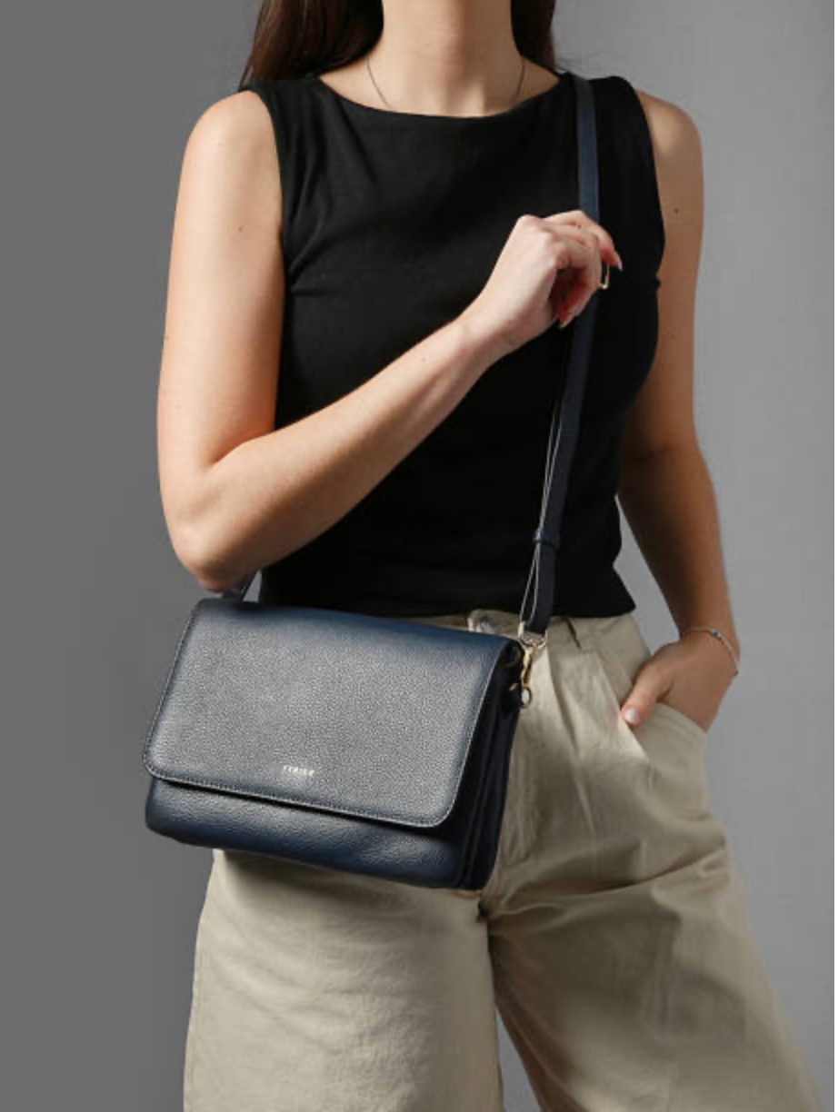 Sac bandoulière M en cuir grainé marine - Etrier