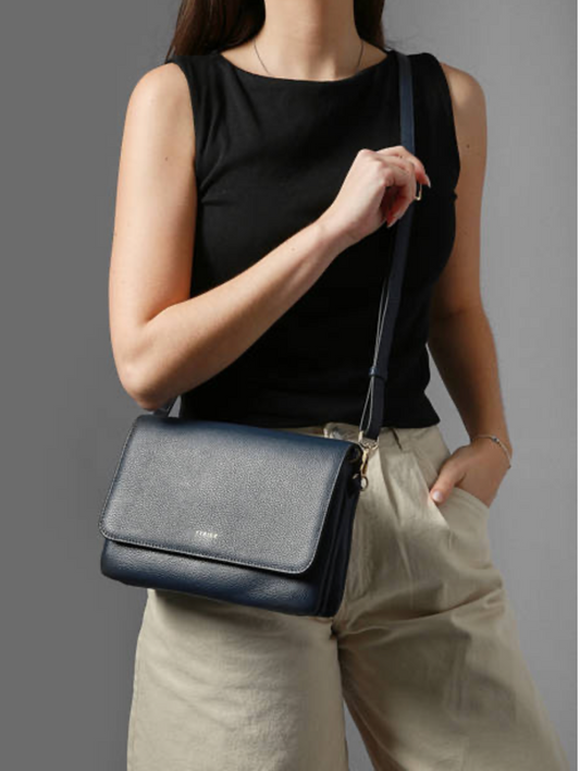Sac bandoulière M en cuir grainé marine - Etrier