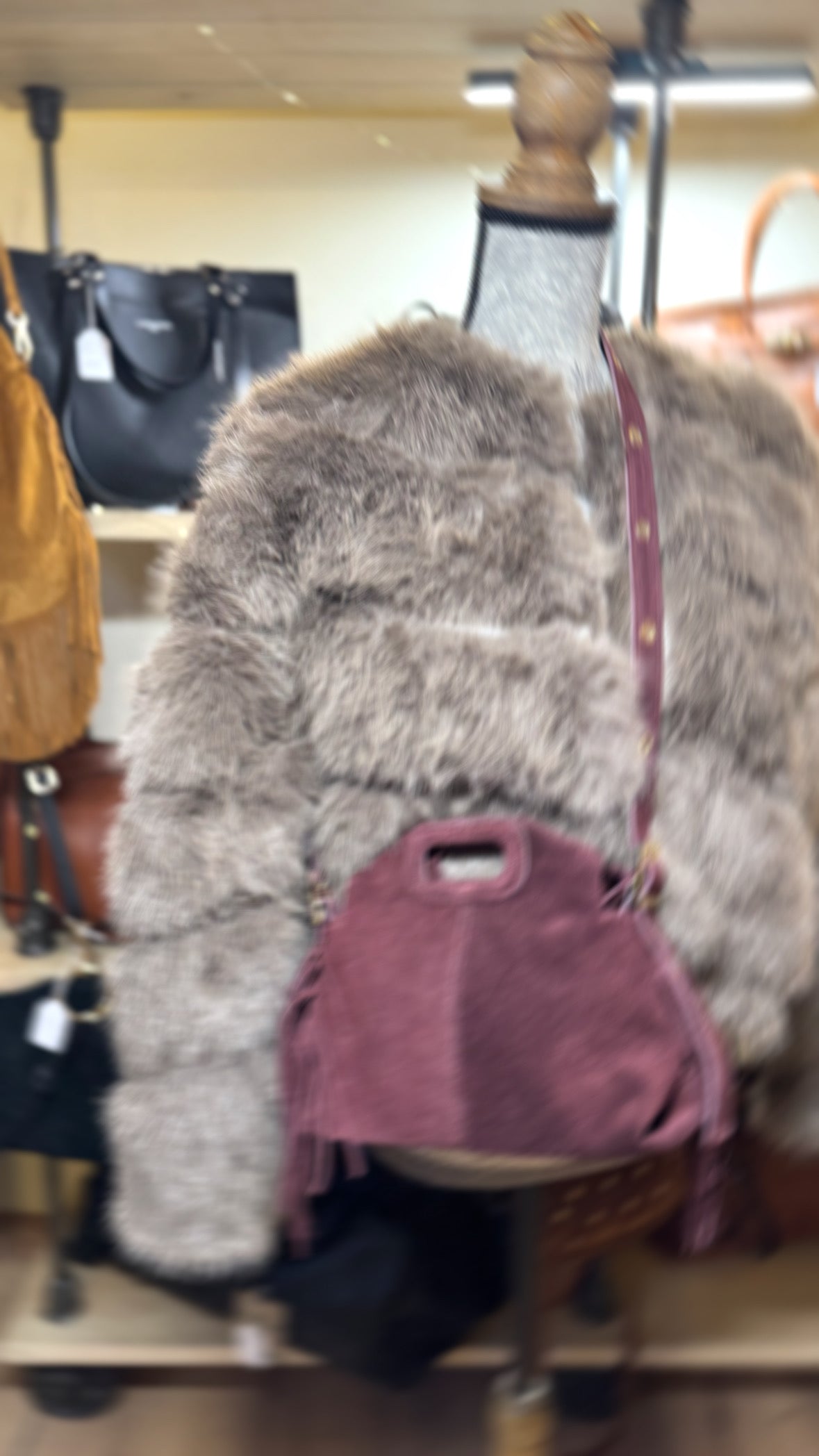 Sac Manon en daim et franges coloris bordeaux