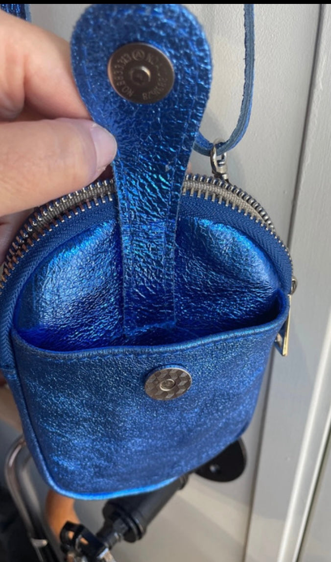 Porte téléphone en cuir irisé bleu dur