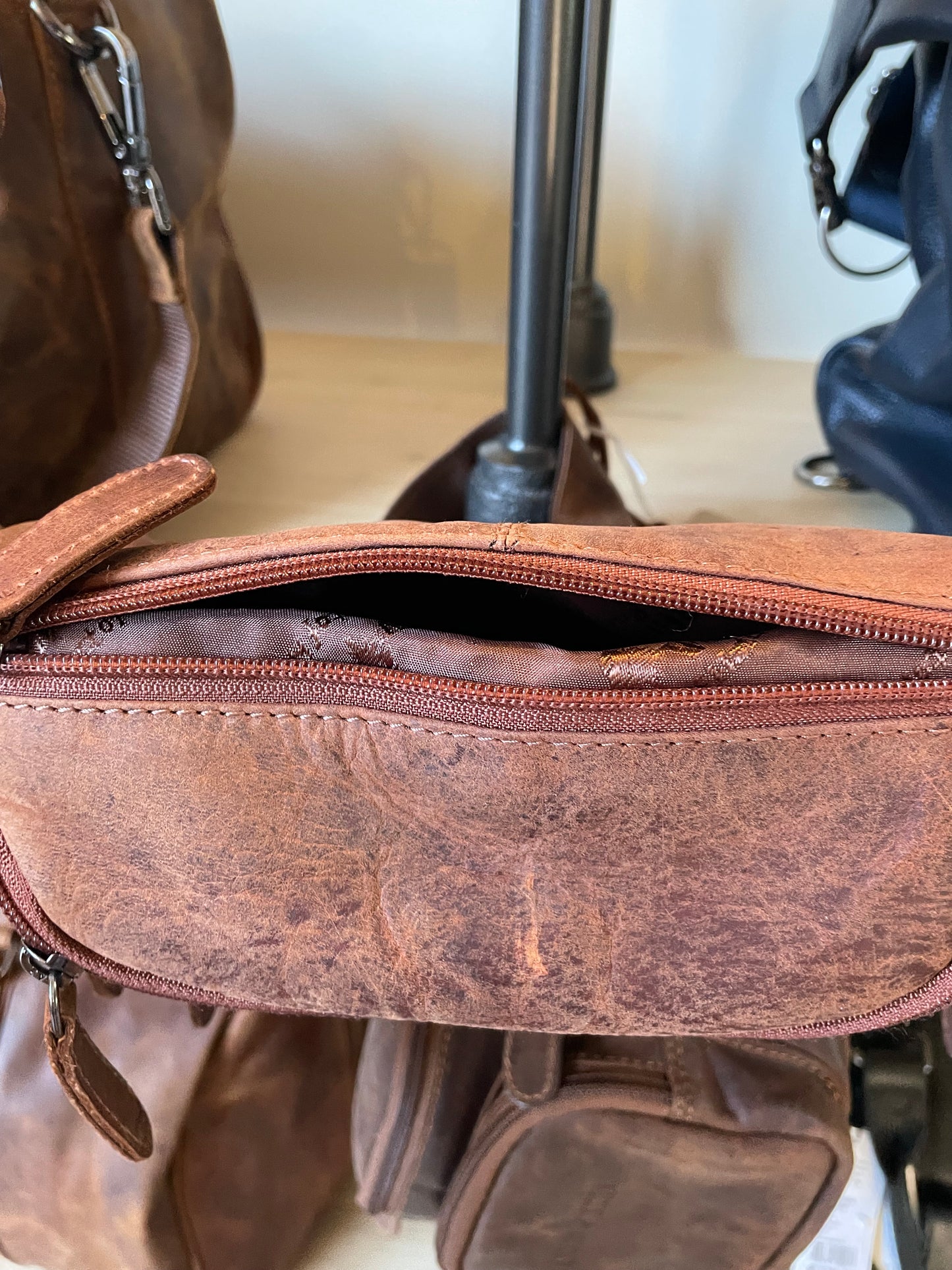 Sac banane Julien en cuir au look vintage marron/rouge (mixte)