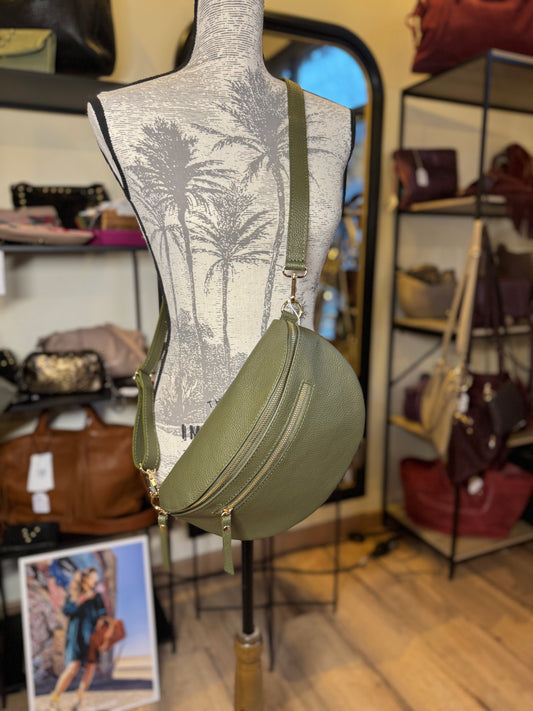 Banane grand modèle en cuir grainé coloris kaki