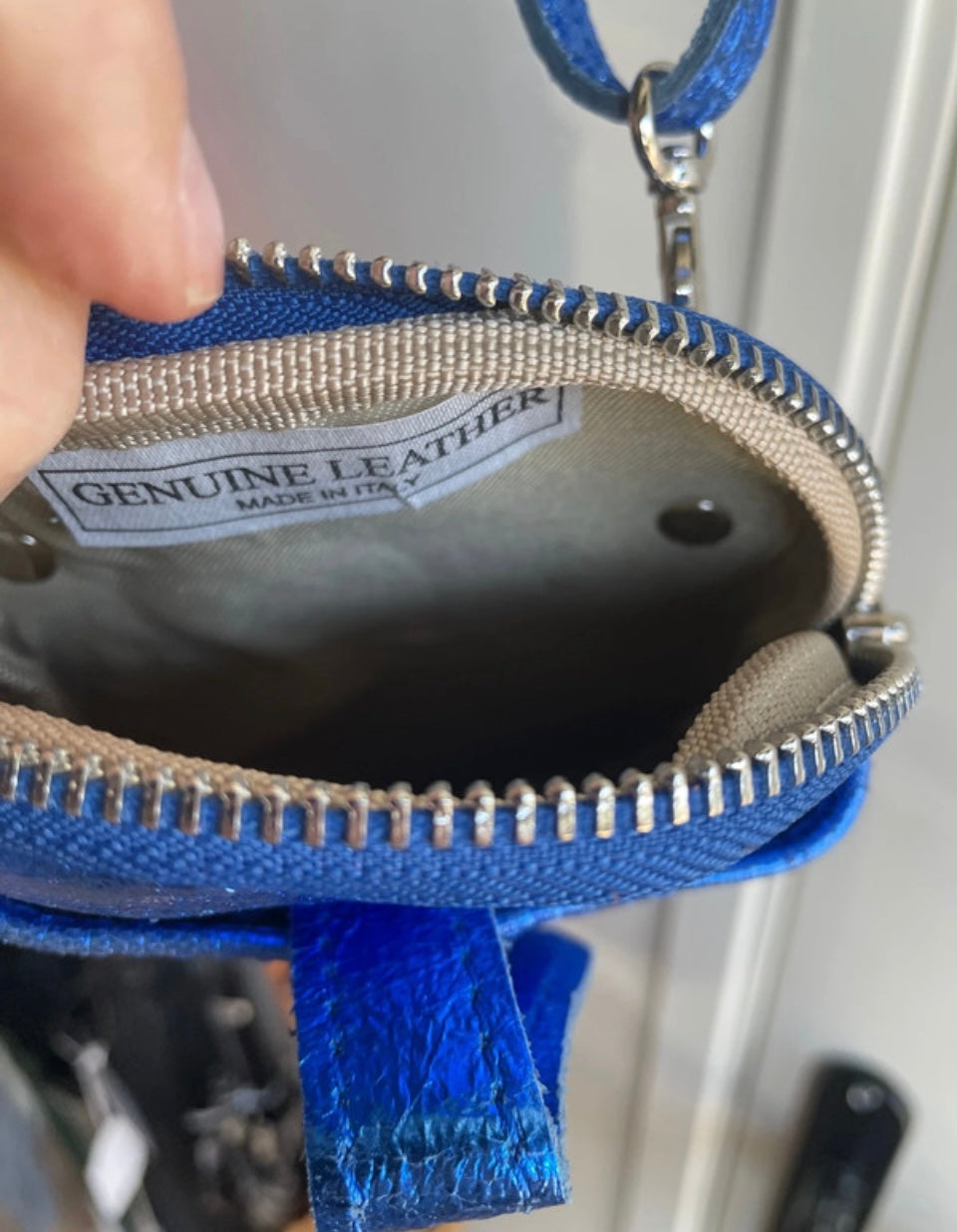 Porte téléphone en cuir irisé bleu dur