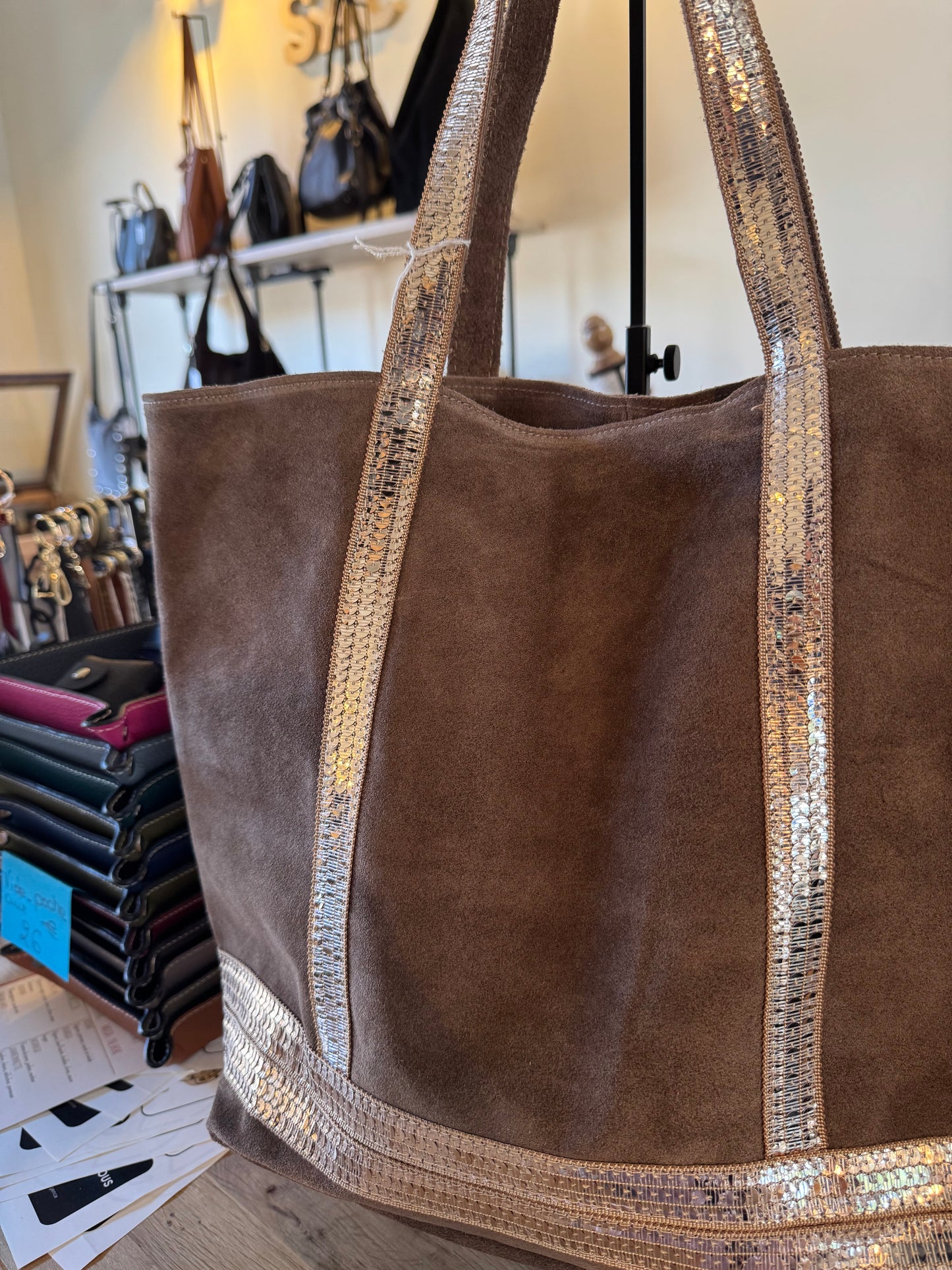 Sac cabas Lila en cuir suédé avec strass (coloris taupe)