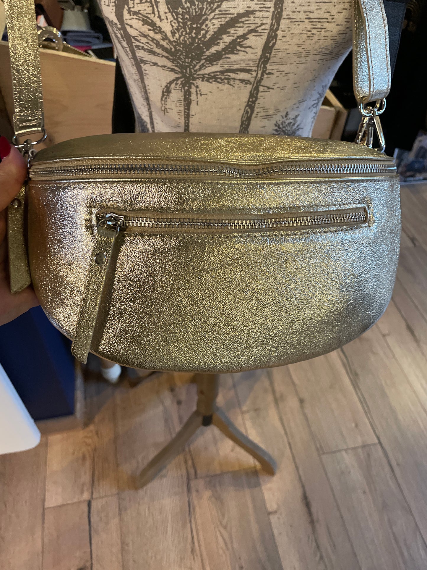 Banane xl en cuir irisé Or