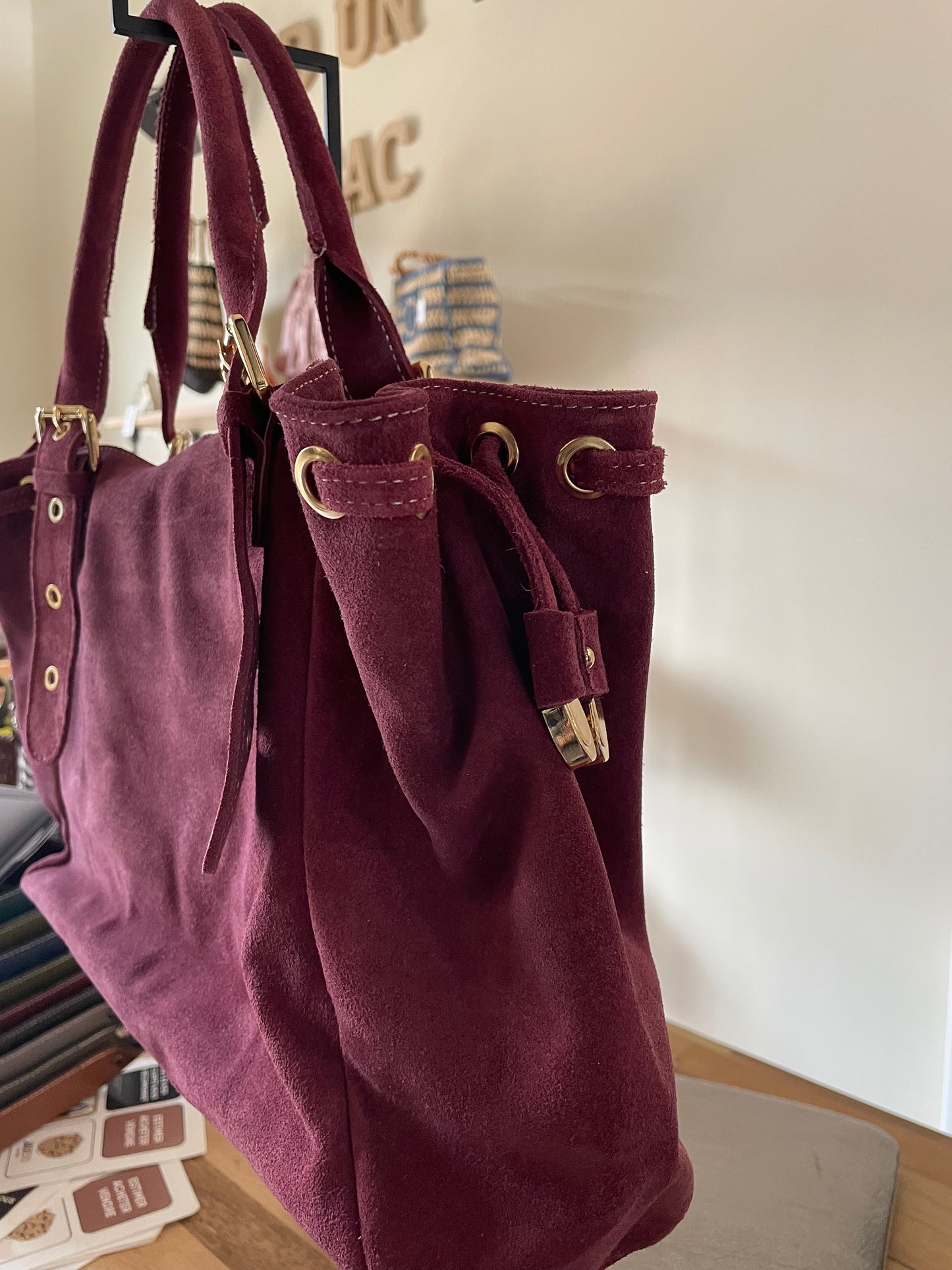 Sac Carla en cuir suédé (coloris bordeaux)