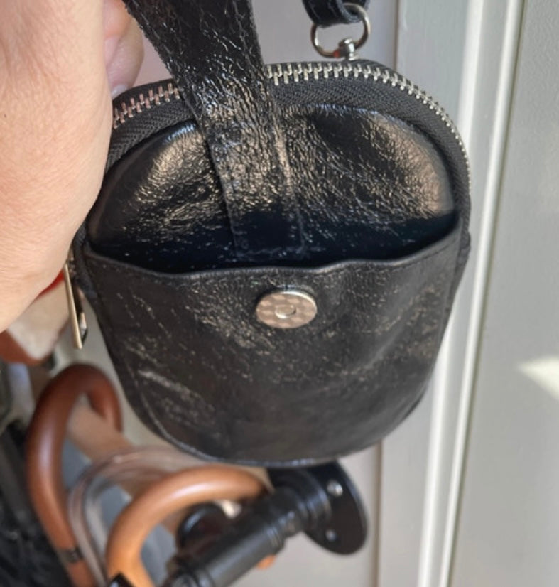 Porte téléphone en cuir irisé noir