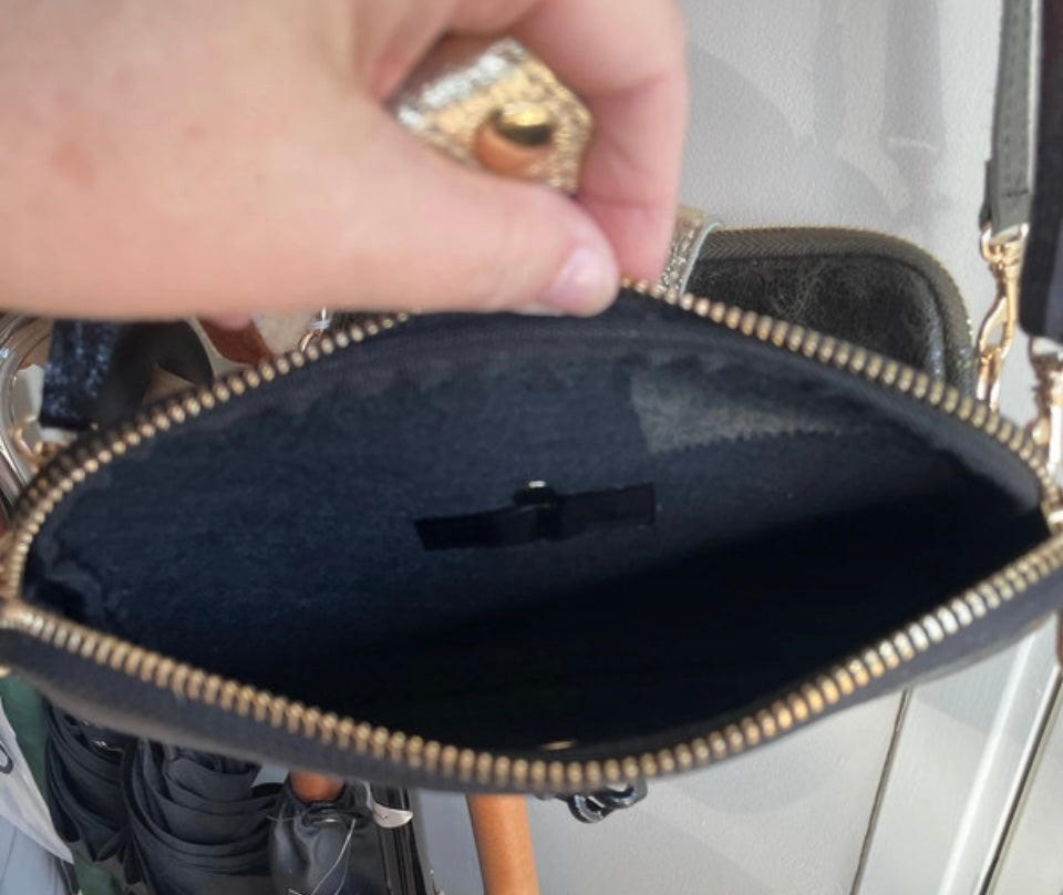 Porte téléphone en cuir noir et doré