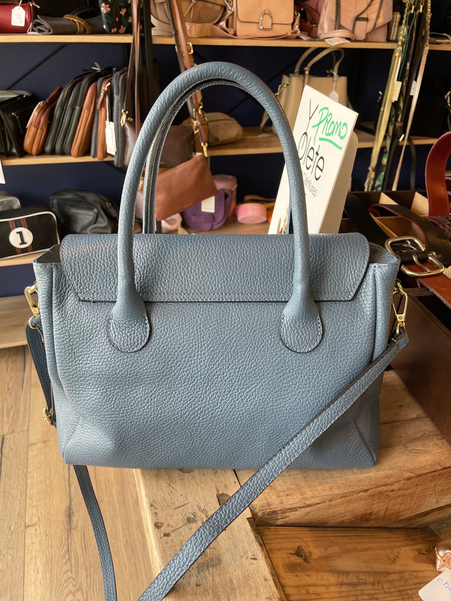 Sac à main en cuir grainé bleu jean