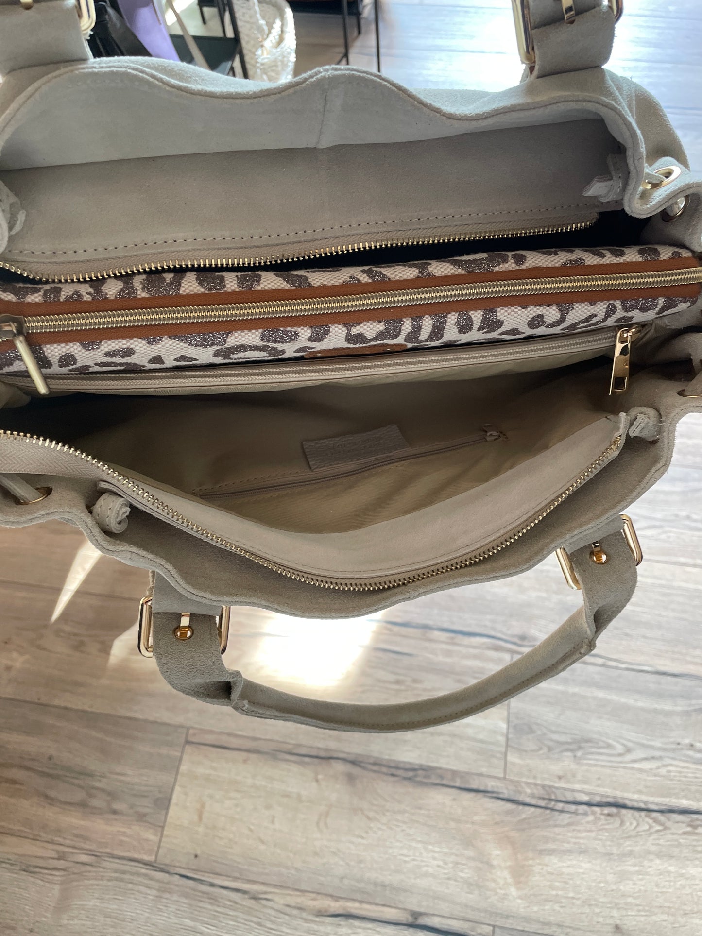 Sac Carla en cuir suédé ( beige très clair)