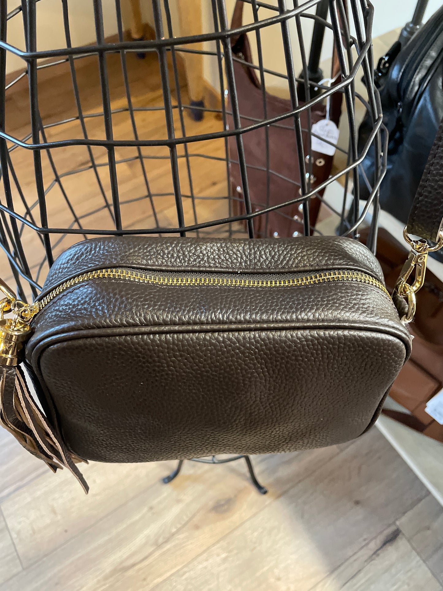 Sac Milena en cuir grainé Chocolat  format caméra (S)