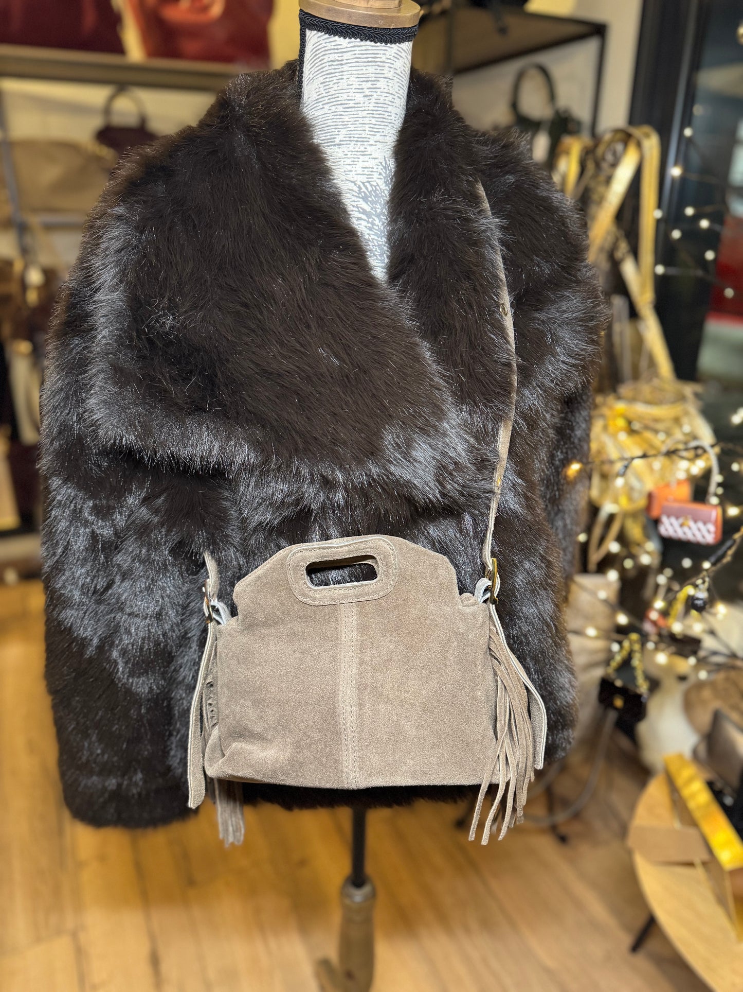 Sac Manon en daim et franges coloris taupe