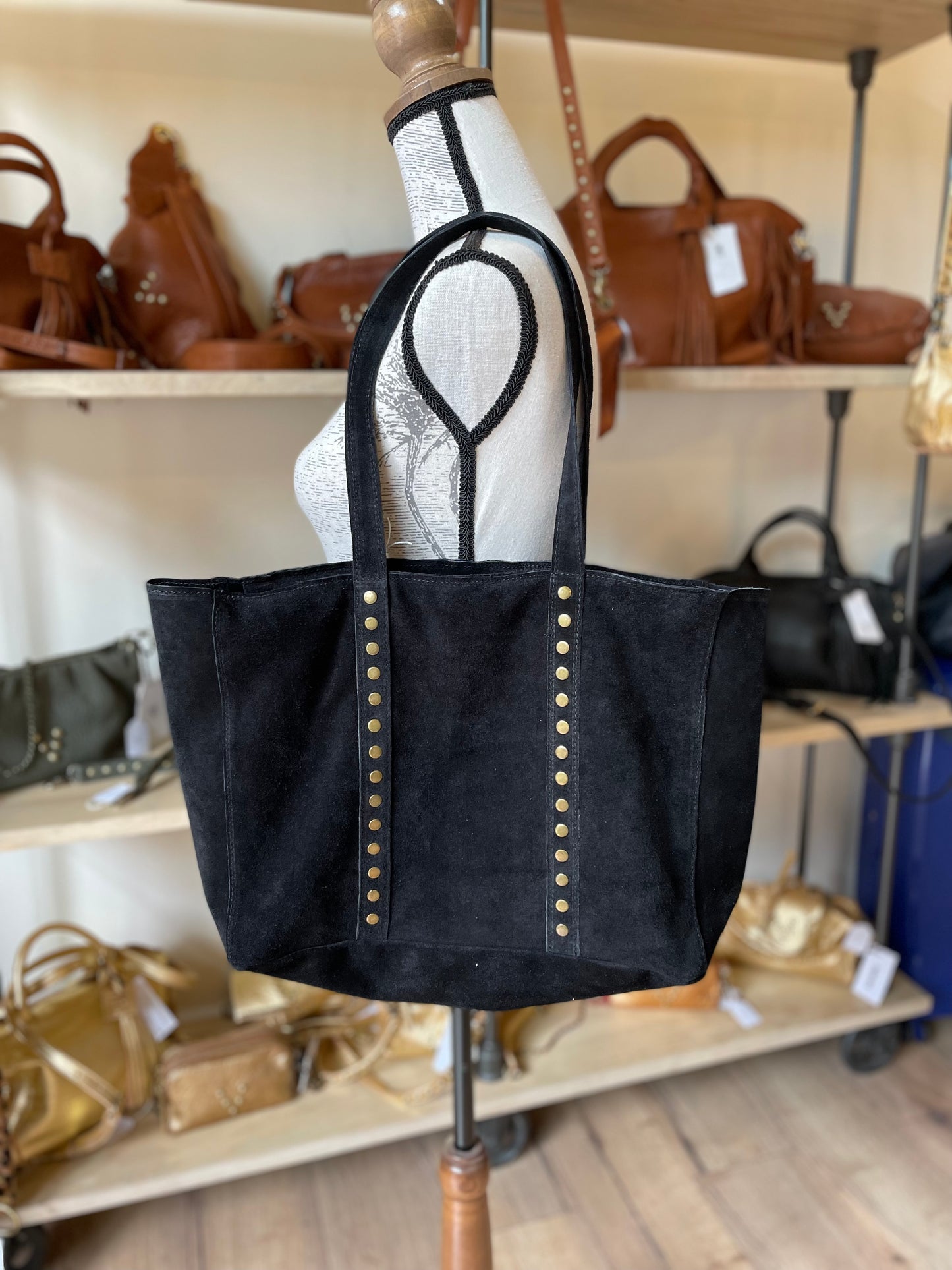 Sac cabas Manuella en daim noir clouté