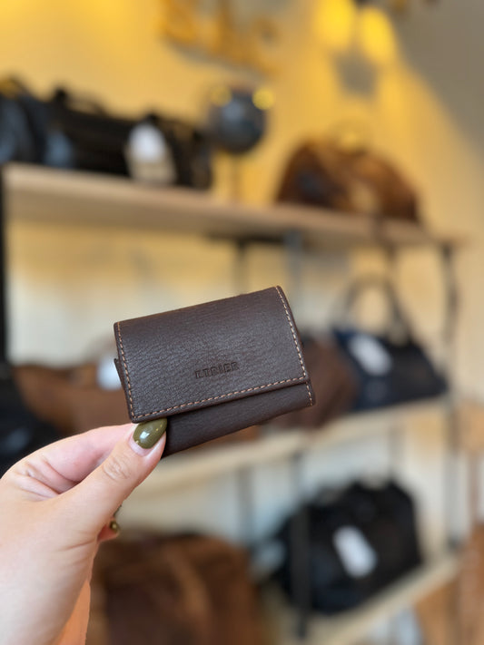 Petit porte-monnaie en cuir marron foncé ligne Oil - Étrier