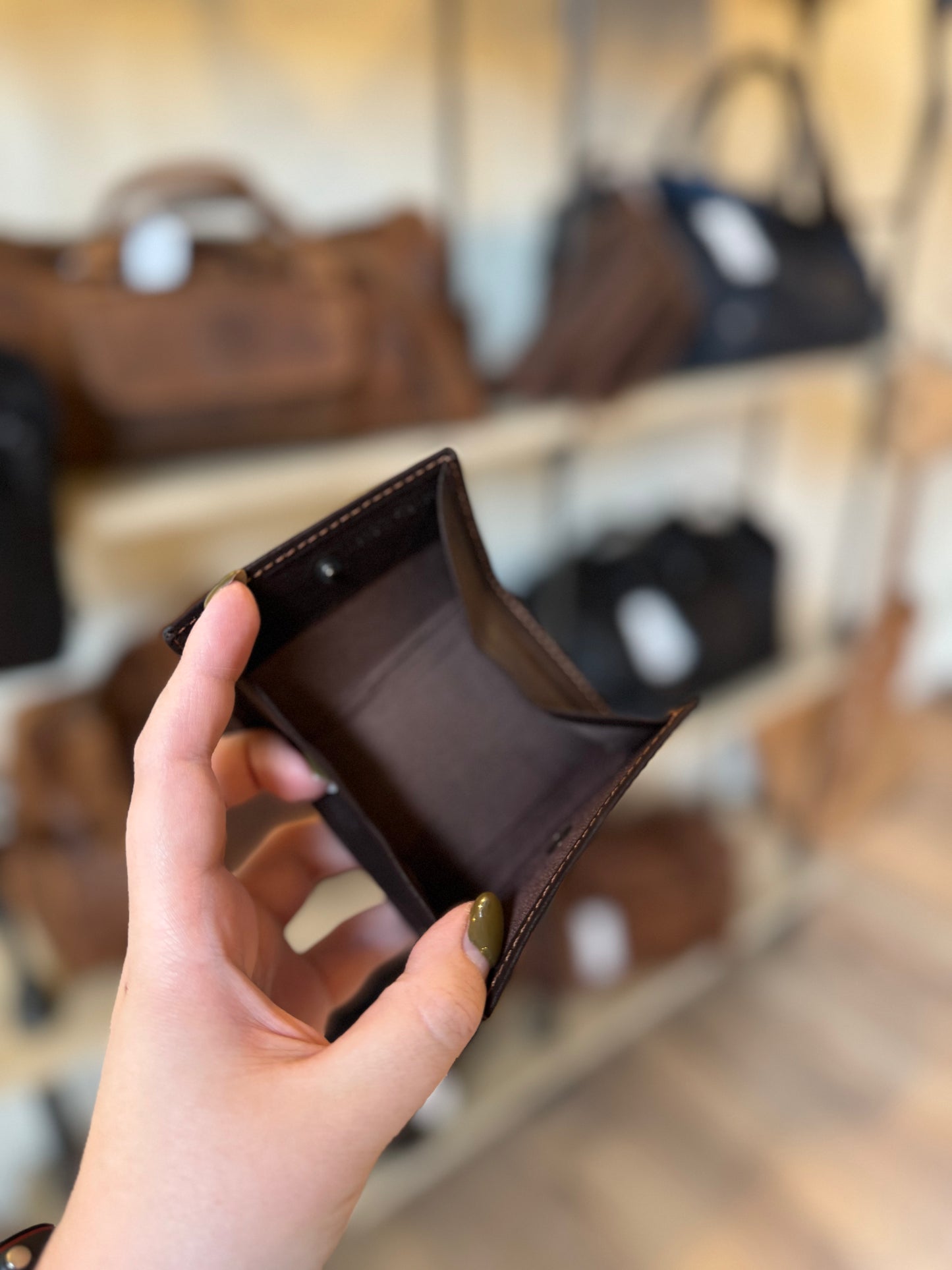 Petit porte-monnaie en cuir marron foncé ligne Oil - Étrier