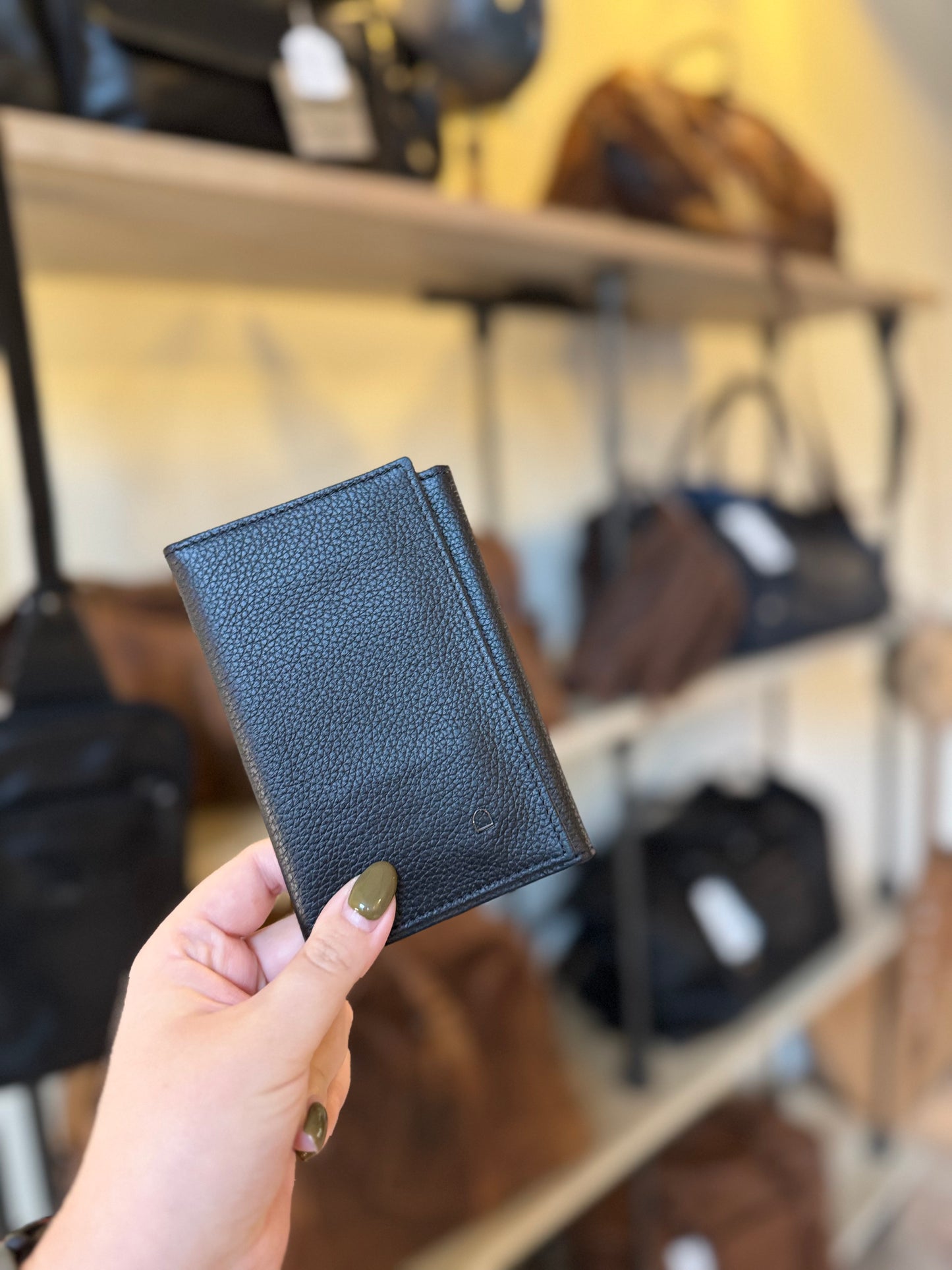 Porte-papiers/porte cartes  en cuir noir ligne Madras - Étrier