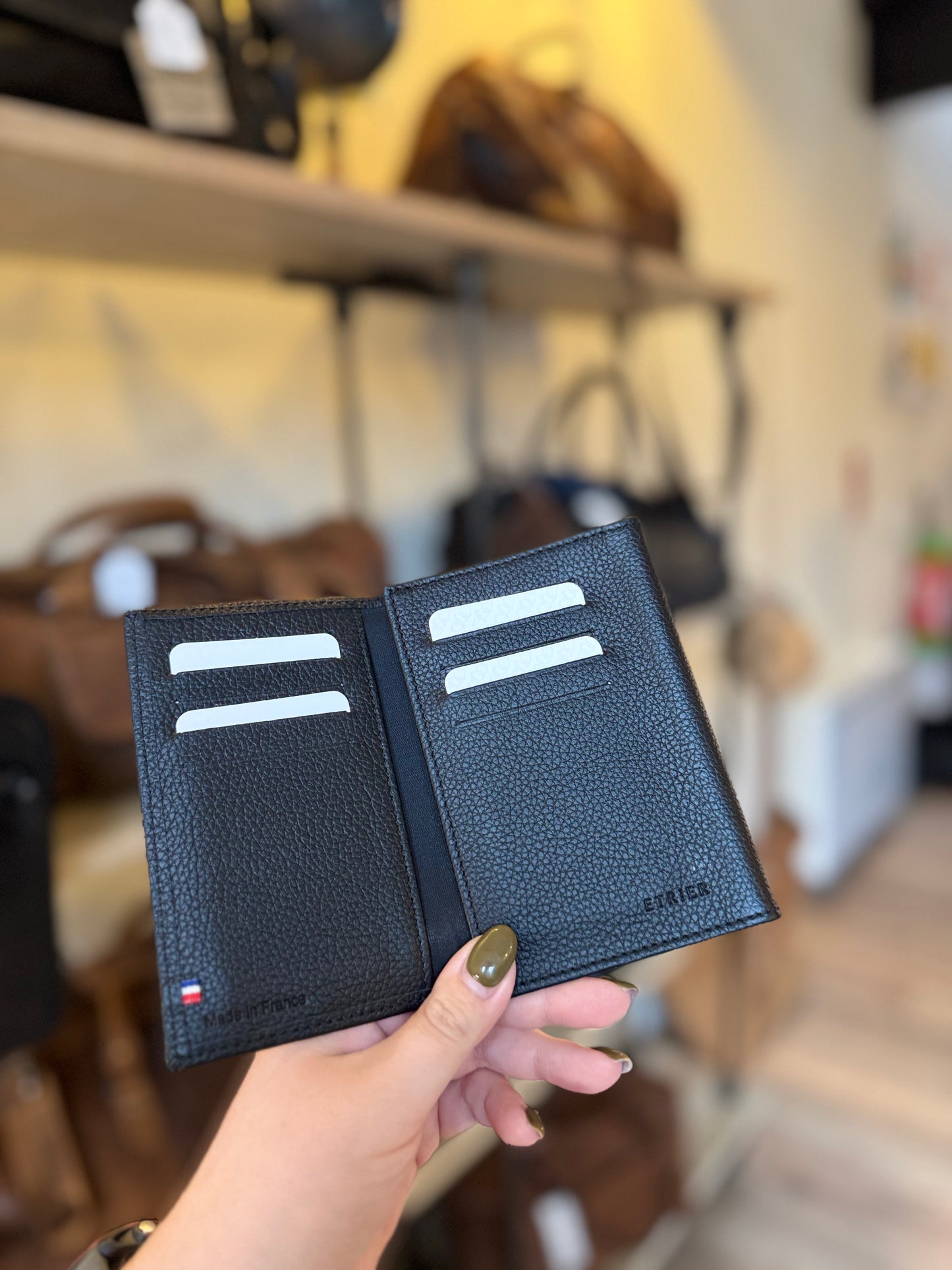 Porte-papiers/porte cartes  en cuir noir ligne Madras - Étrier