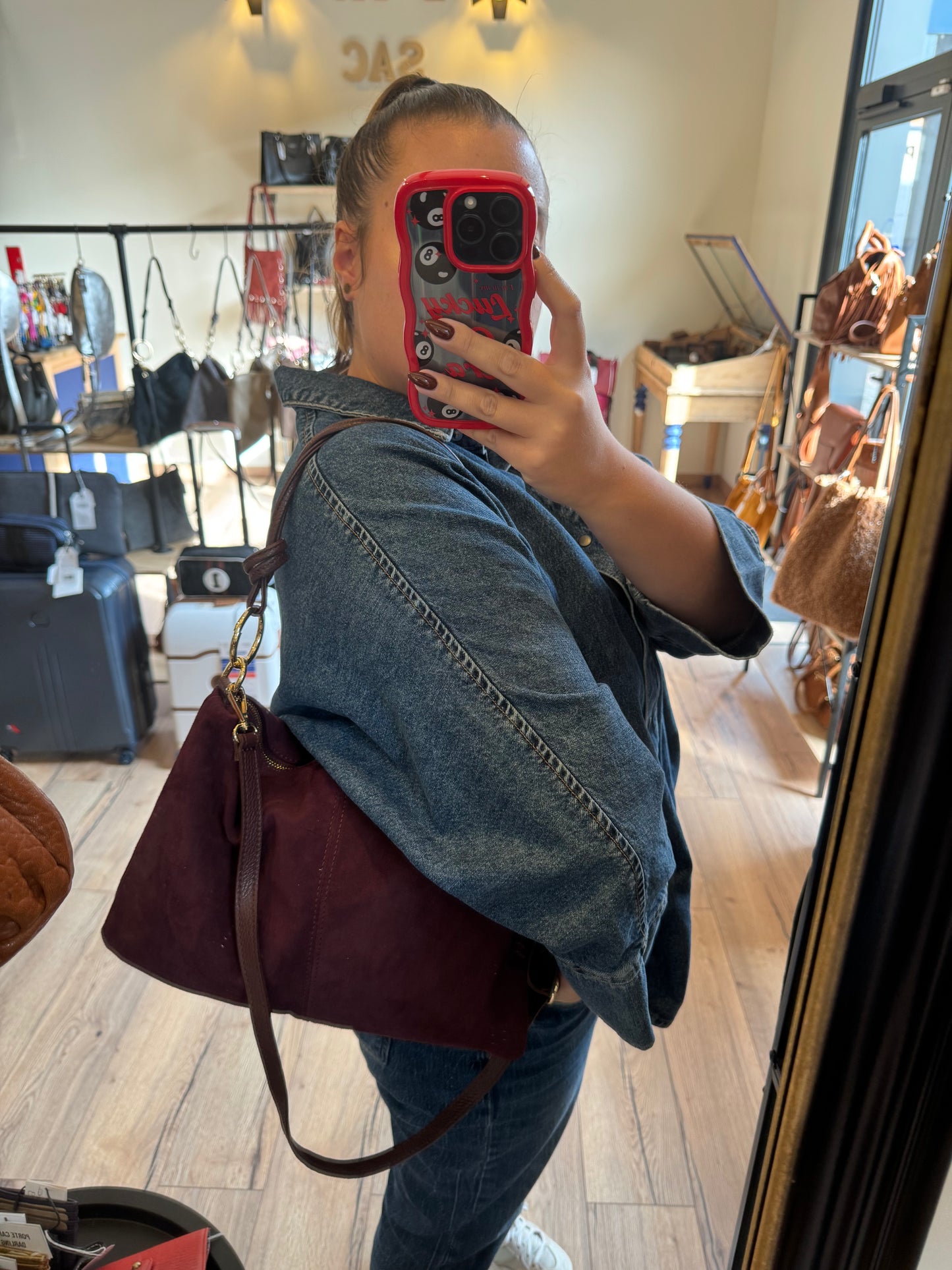 Sac Charlie format grande pochette en daim coloris prune