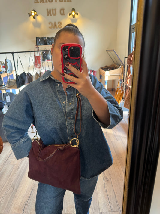 Sac Charlie format grande pochette en daim coloris prune