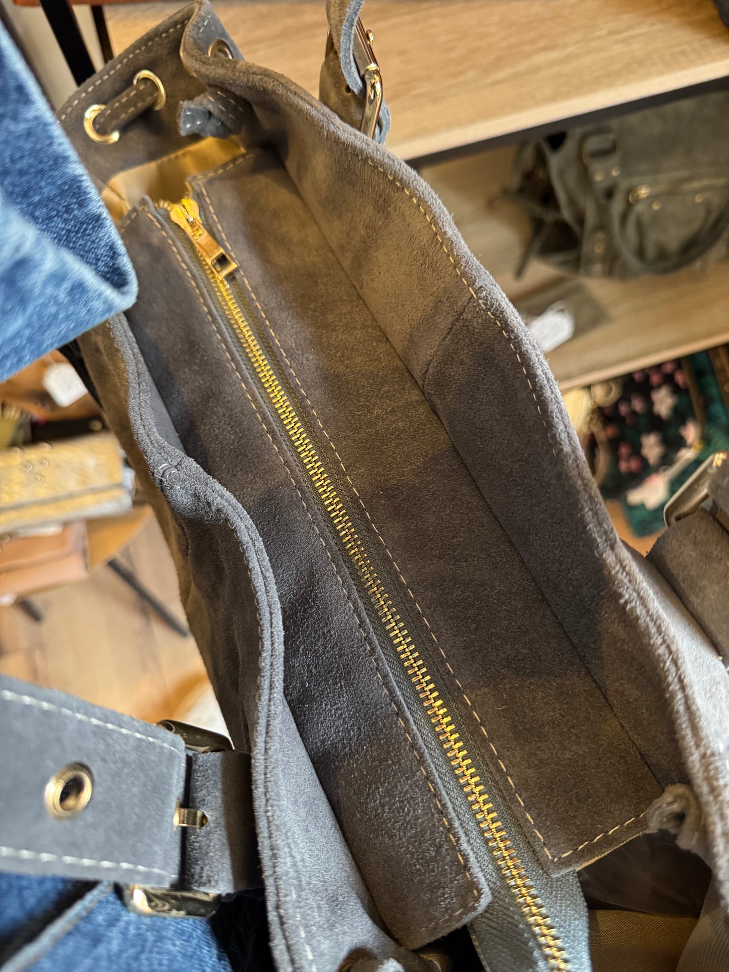 Sac Carla en cuir suédé coloris gris