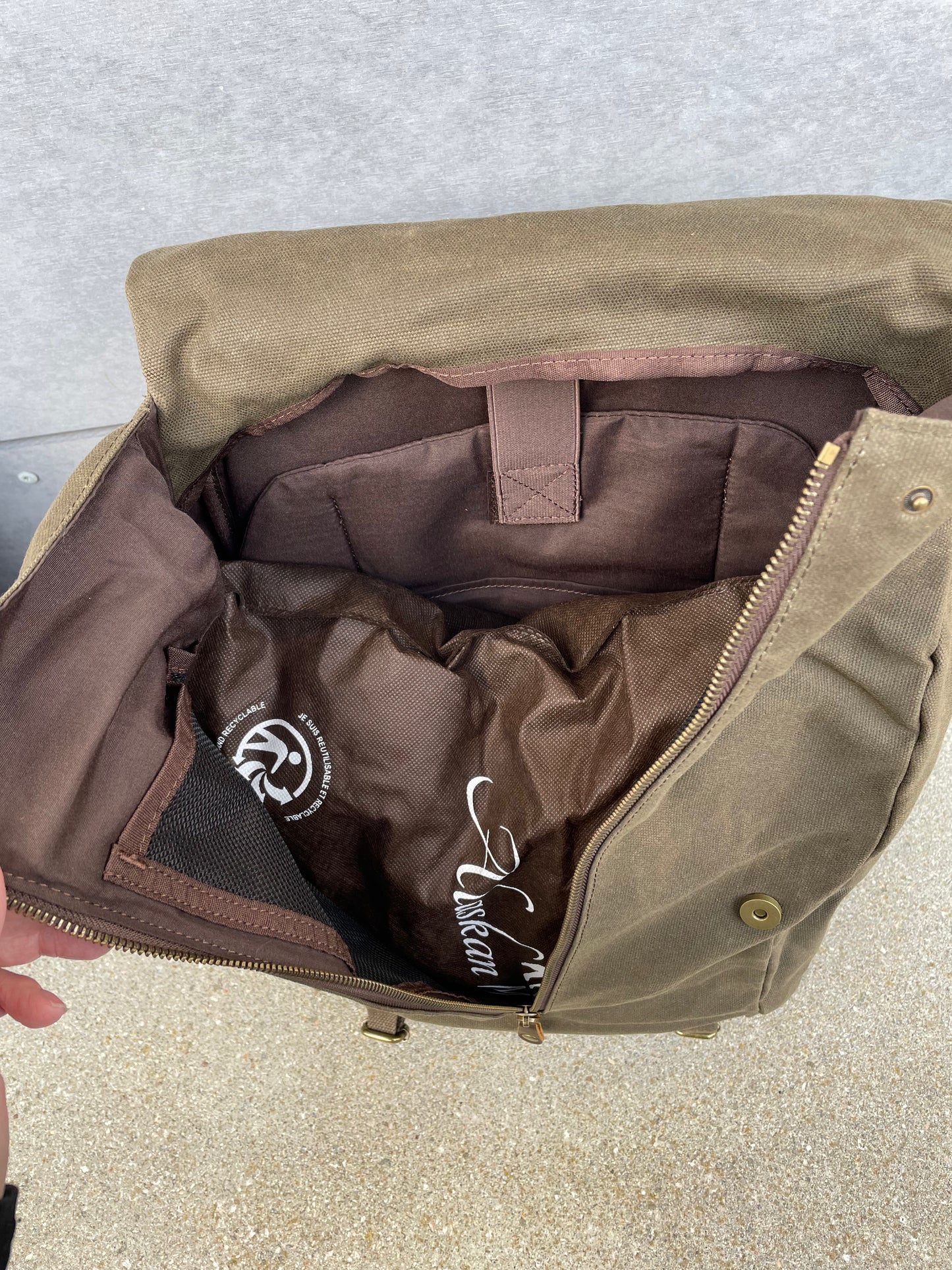 Sac à dos kaki au look vintage en toile waxée et cuir