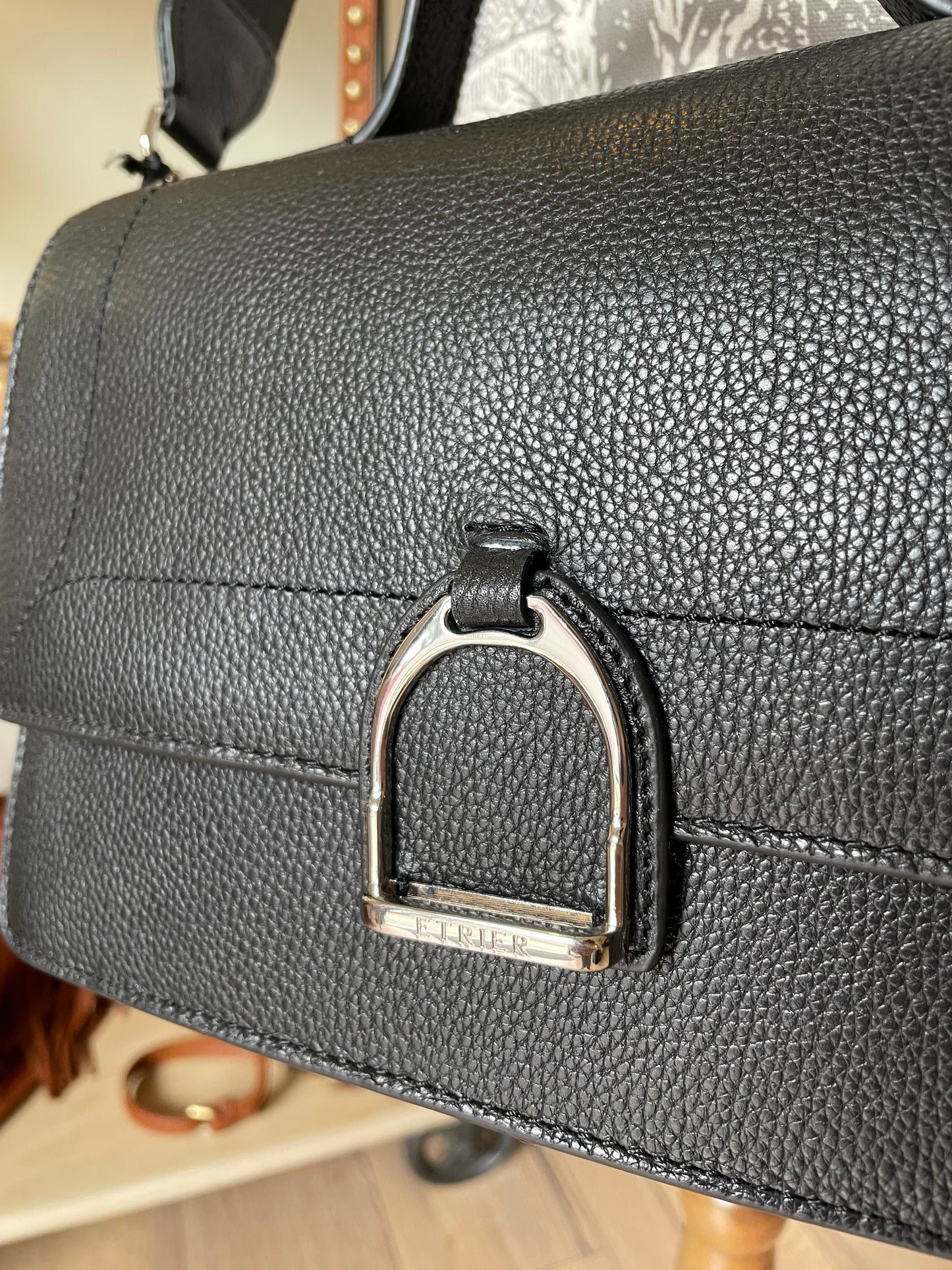 Sac bandoulière M Altesse en cuir noir Étrier