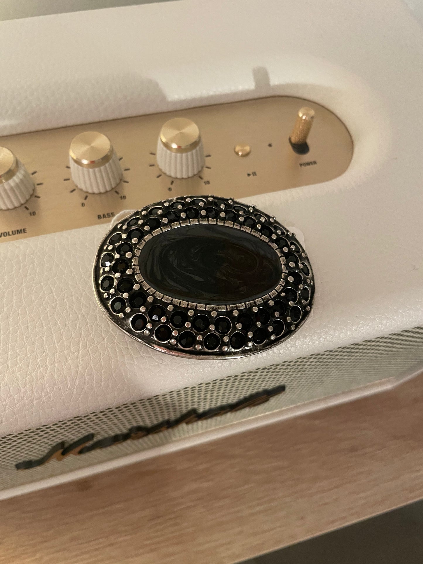 Boucle YOLETE Email veiné & strass (argent et noir)