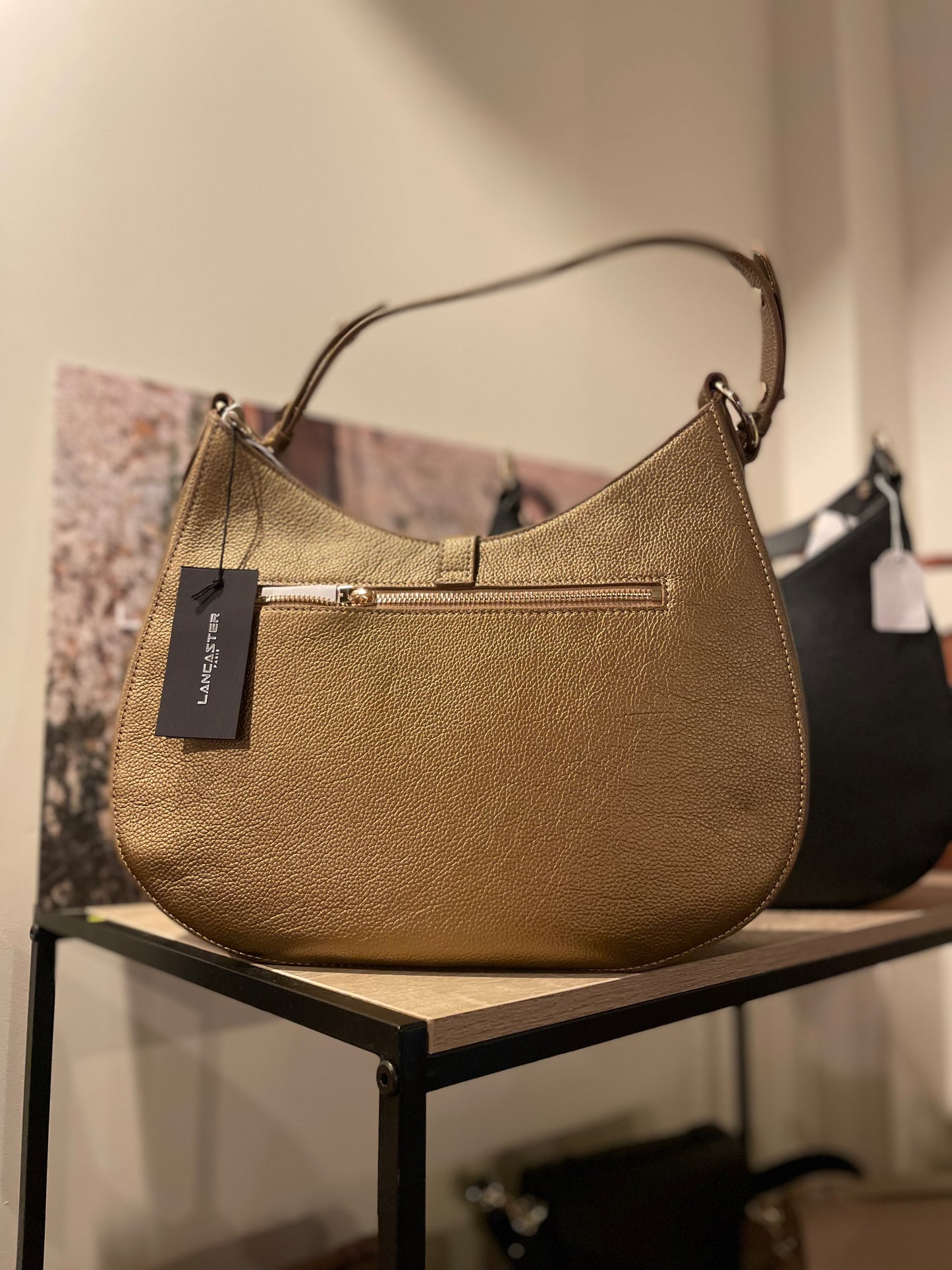 Grand sac besace Milano coloris Gold antic - LANCASTER