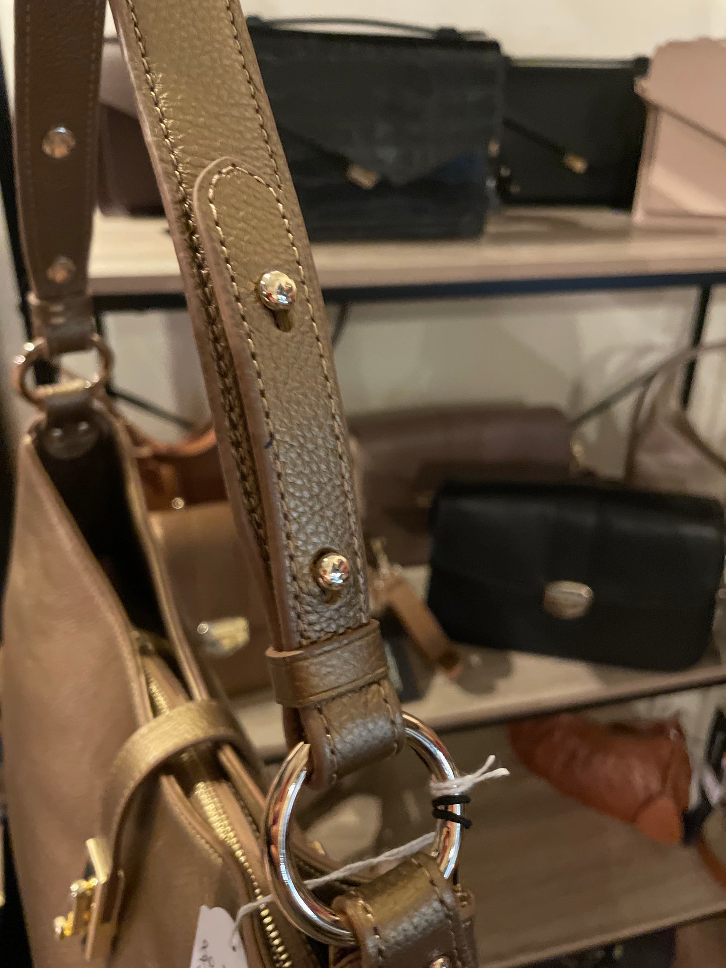 Grand sac besace Milano coloris Gold antic - LANCASTER