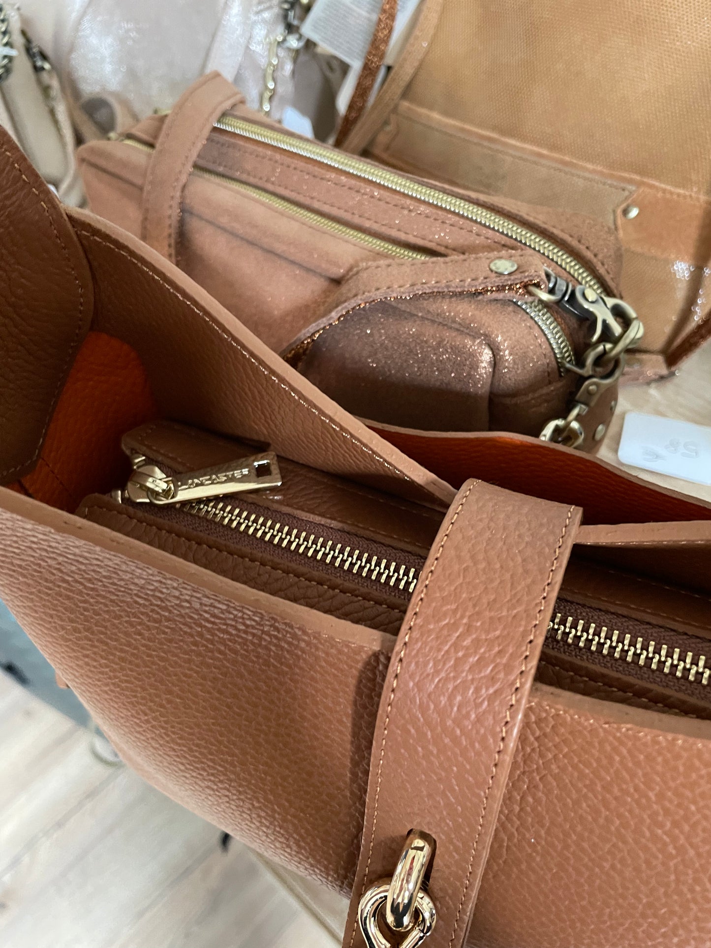 Sac Hobo ligne foulonné coloris Camel - Lancaster
