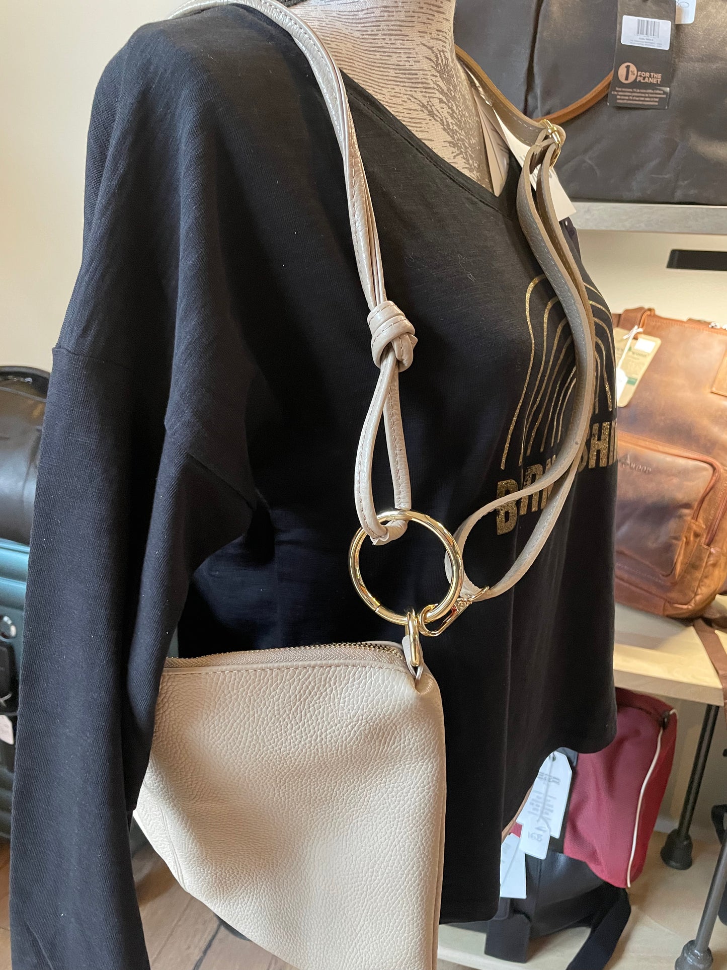 Sac format grande pochette en cuir grainé beige  - Charlie